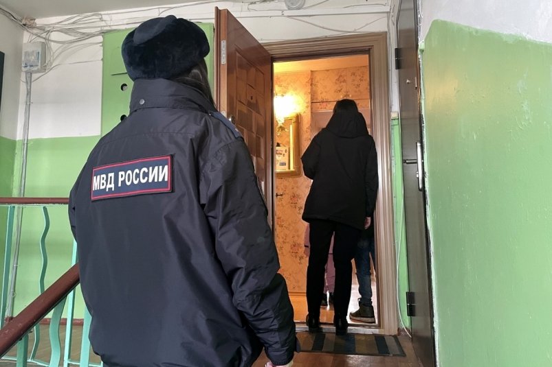 В Магадане полицейские совместно с представителями органов опеки провели рейд по семьям