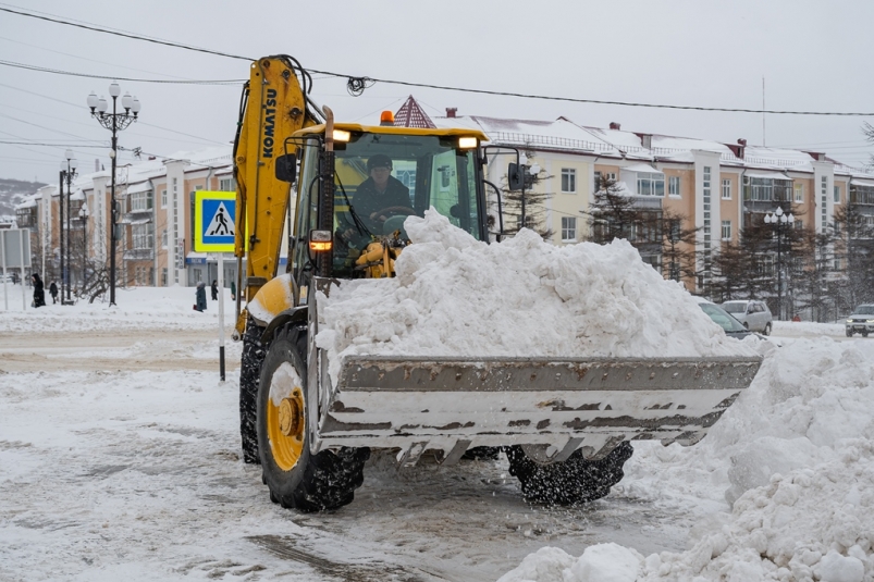 В Магадане продолжается уборка центральных и отдаленных районов