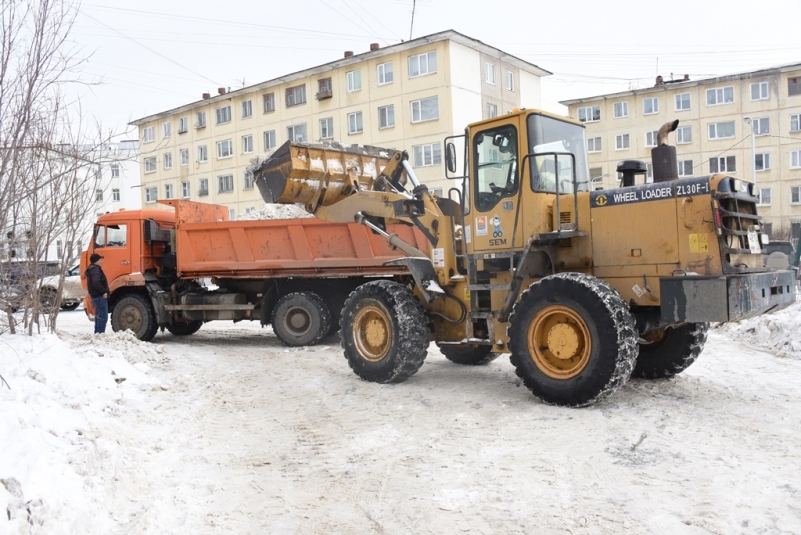 В Магадане продолжается уборка улично-дорожной сети