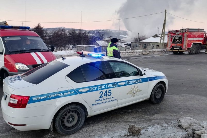 Госавтоинспекция дежурит в районе пожара на улице Пролетарской в Магадане