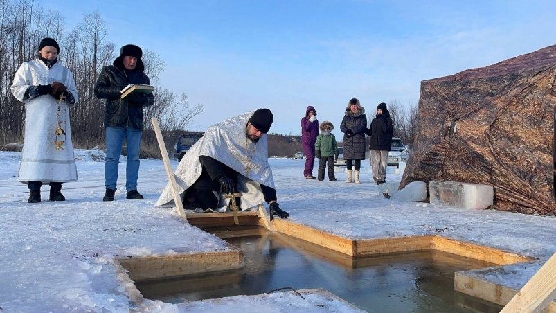 Крещенскую купель освятили в поселке Ола