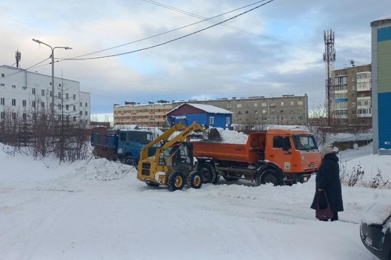 В Магадане продолжается уборка улично-дорожной сети