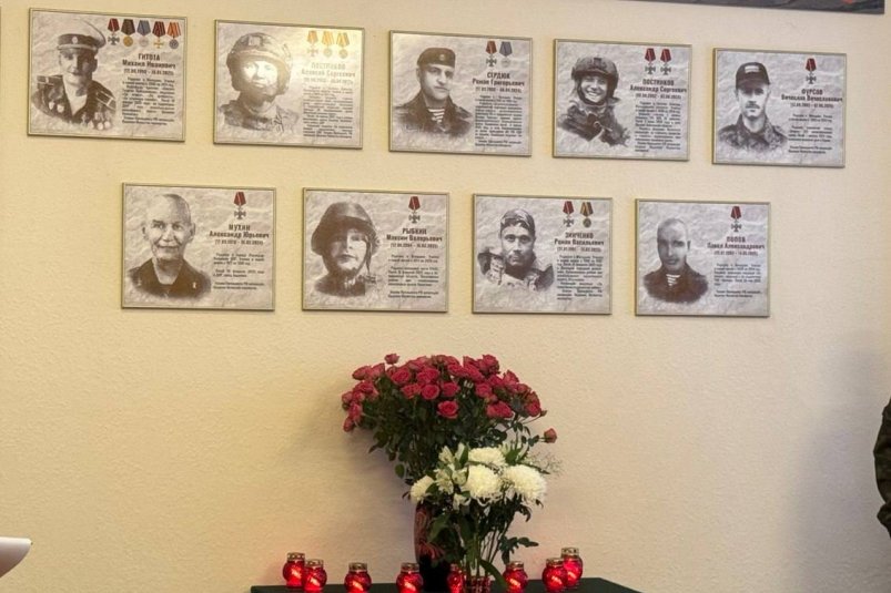 В 21-й школе Магадана почтили память выпускников, погибших в зоне СВО