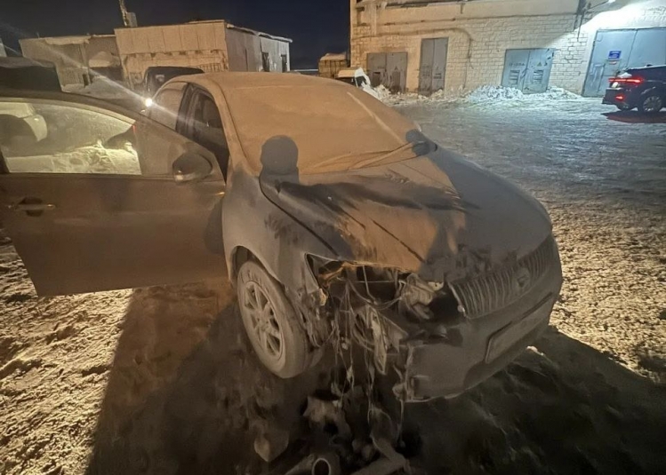 В Магадане очевидцы помогли потушить горящий автомобиль