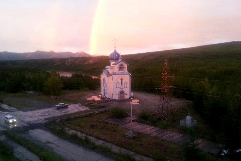 Статус рабочего поселка получил городок энергостроителей Синегорье 48 лет назад