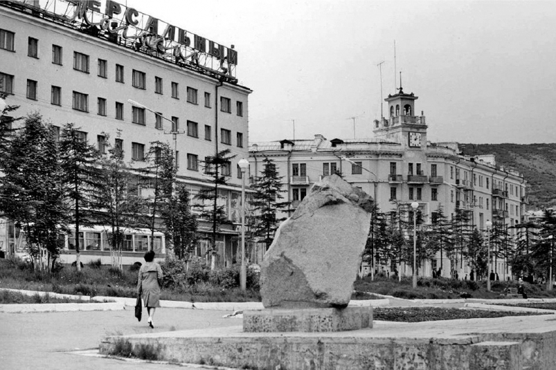 Камень в честь 30-летия Победы в войне 1941–1945 годов заложили в Магадане 44 года назад