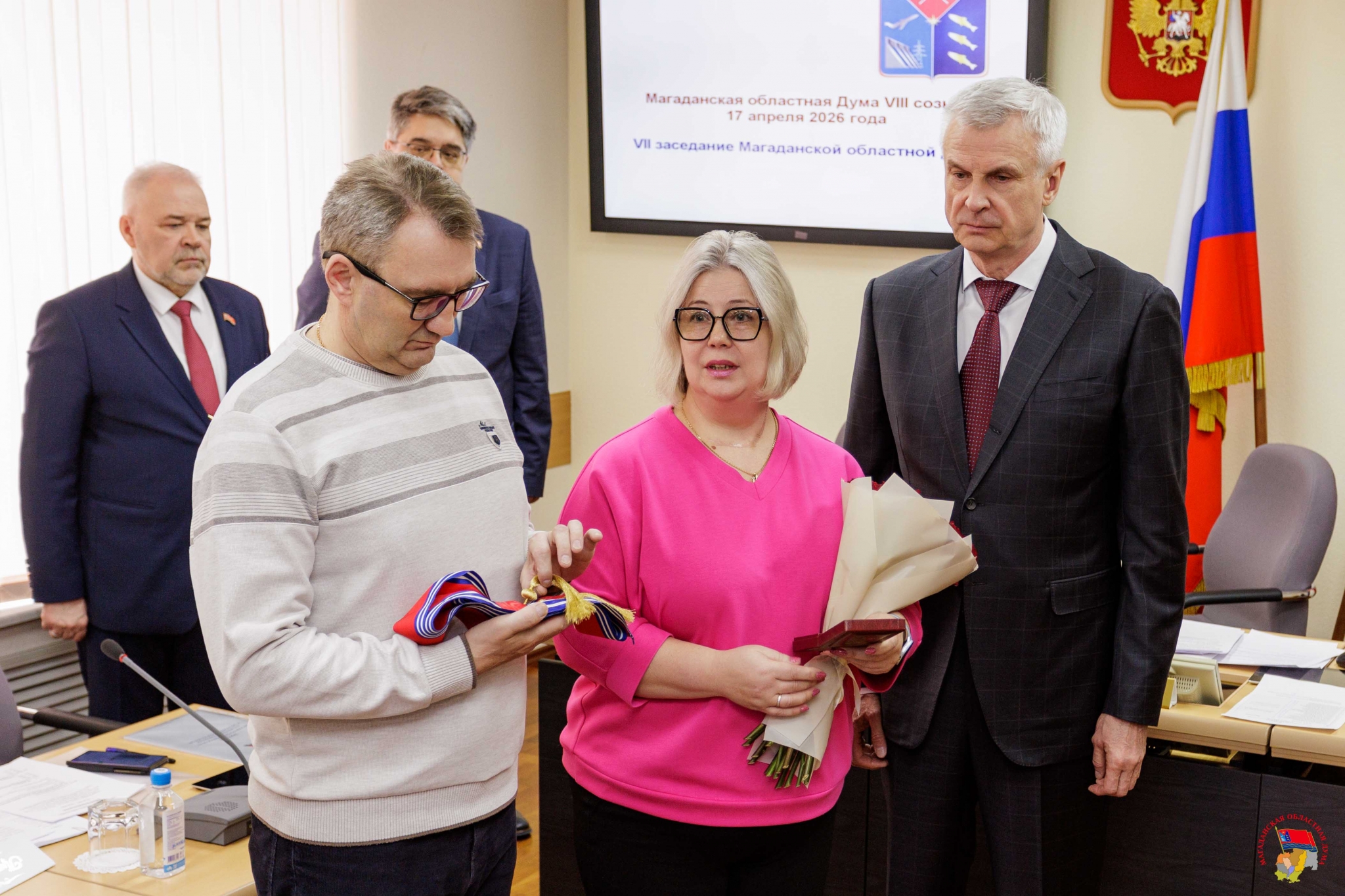 Семье Героя России Ивана Кабанова вручили награды Источник