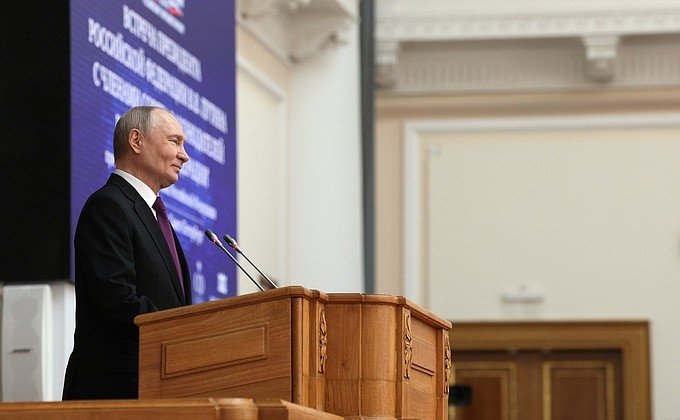 Владимир Путин поддержал решение реструктурировать бюджетные кредиты регионов kremlin.ru