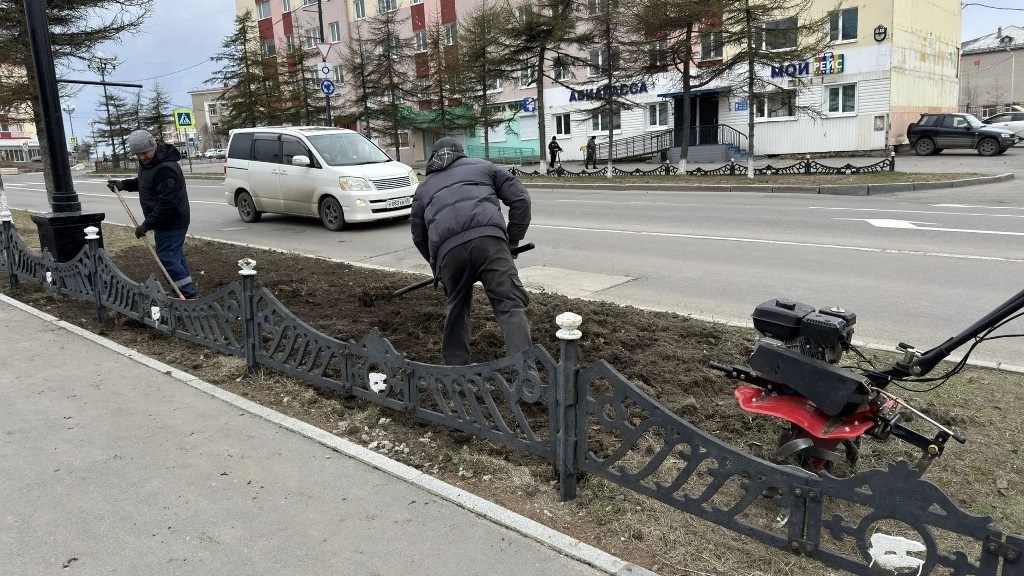 В Магадане продолжается уборка улично-дорожной сети и текущий ремонт Источник