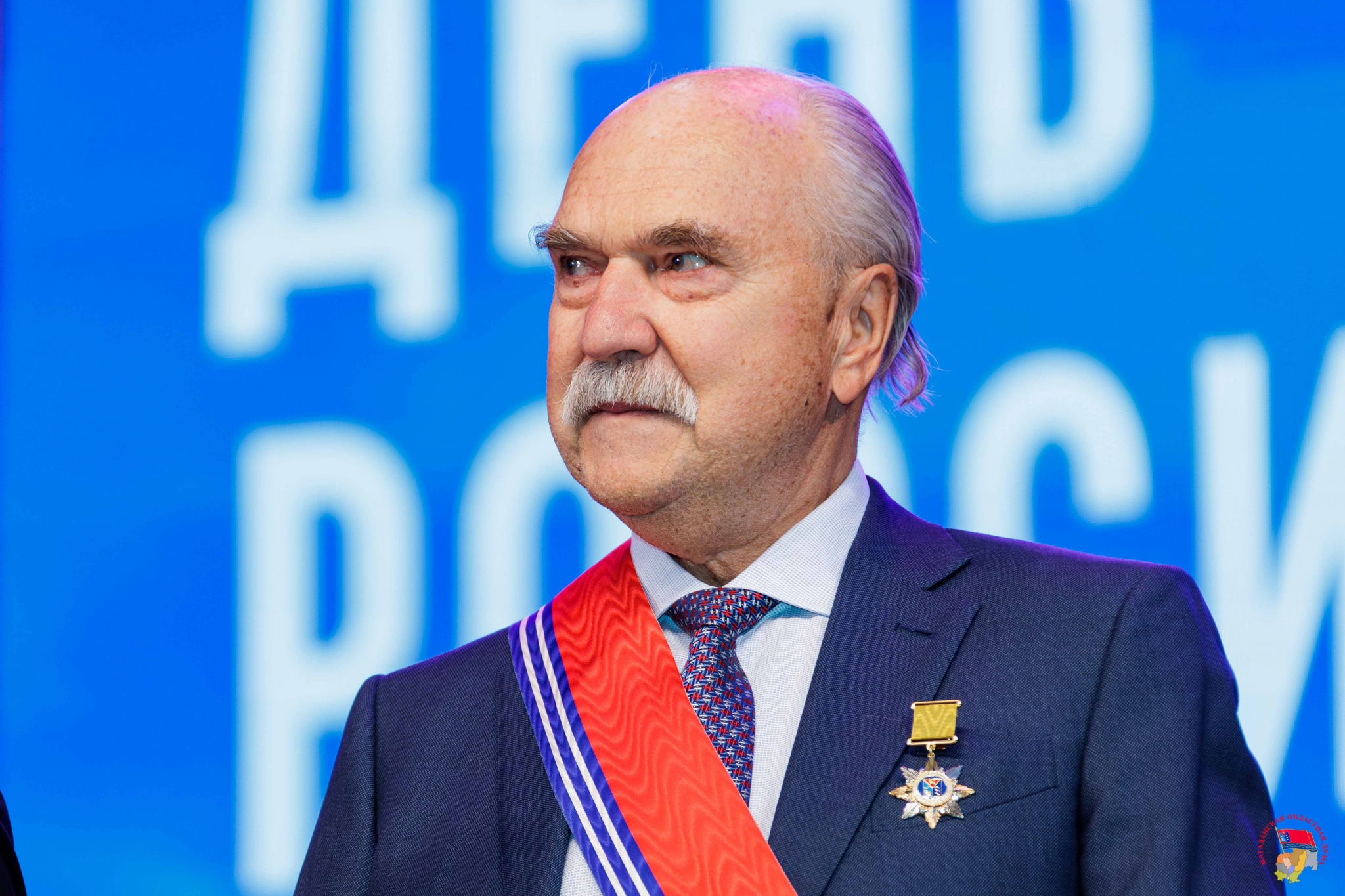 На торжестве ко Дню России Владимиру Пехтину вручена награда общественного признания Источник