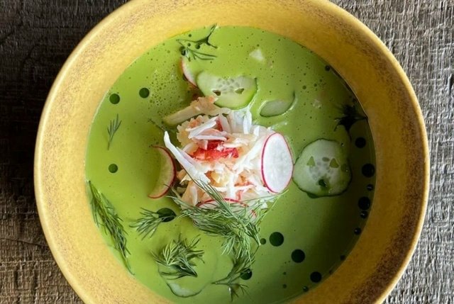 Легкая окрошка с крабом и зелёным соусом Павел Ледров