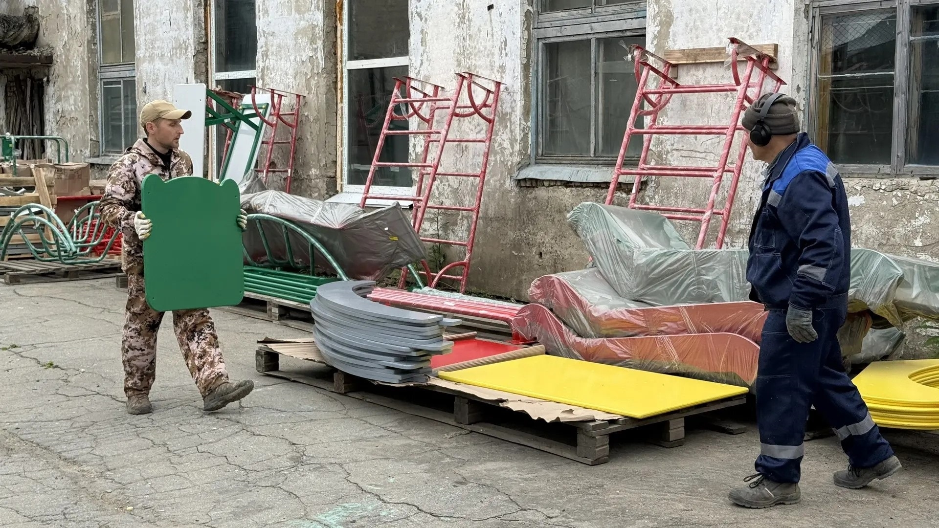 В Магадане установят детские и спортивные комплексы Источник