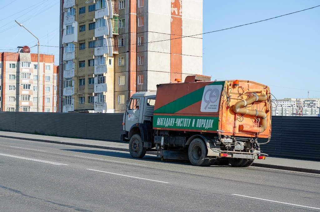В Магадане продолжается уборка улично-дорожной сети Источник