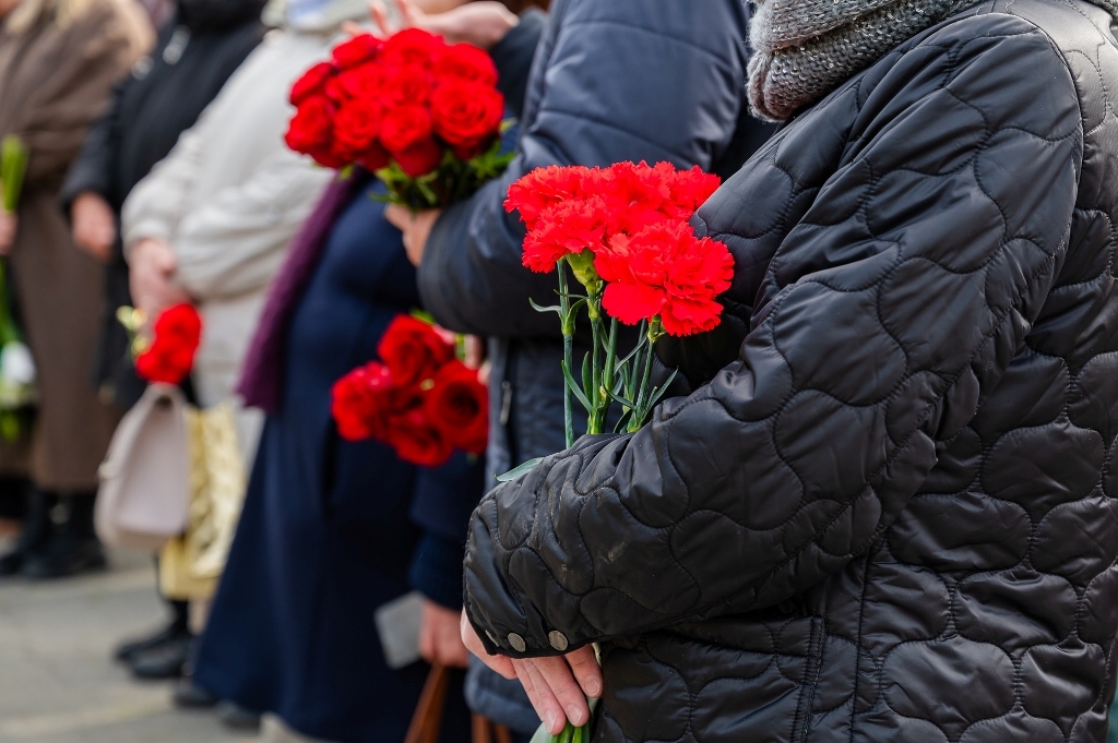 В Магадане простились с Почётным гражданином Константином Кузьминых Источник